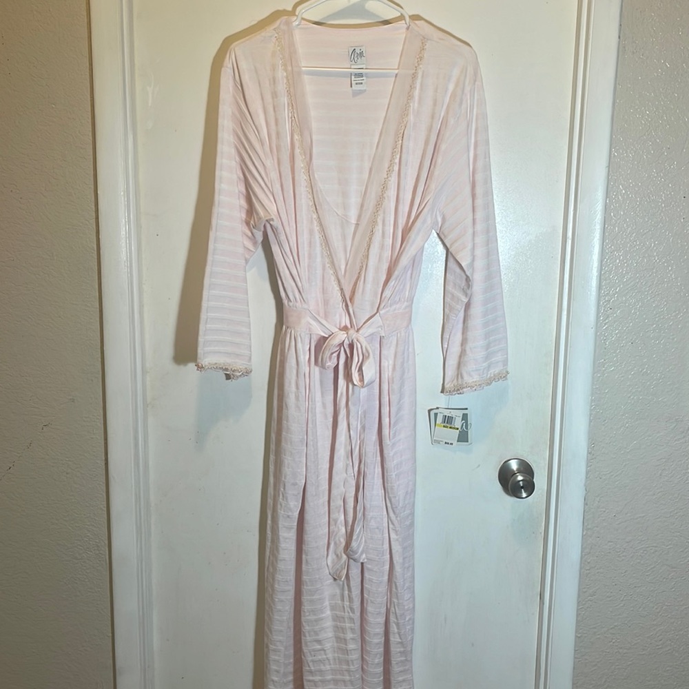 NWT Aria ladies robe